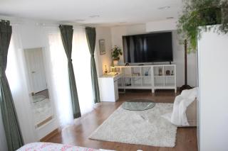 Serene Don River Retreat- 2BR Suite, Private Patio, Free Breakfast & Parking - Toronto - 5