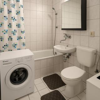 Ideal für Monteure 2 Zimmer Apartment mit Küche, Waschmaschine, Bad, WiFi, Flat TV usw - Nietleben - 2
