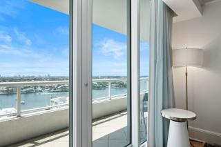 Beachfront Ritz-Carlton Luxury 1BR Residence - Fort Lauderdale - 2