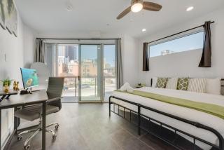 Urban 2BR I Free Parking I King Bed I Workspace - 2