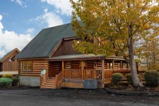 Livin On the Edge Hot Tub Community Pool - Sevierville - 8
