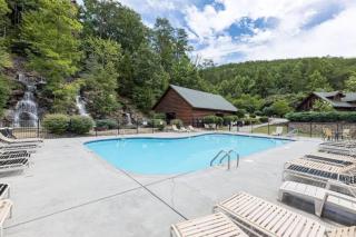 Livin On the Edge Hot Tub Community Pool - Sevierville - 3