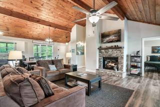 The Upper Room Gatlinburg Cabin - Sevierville - 4