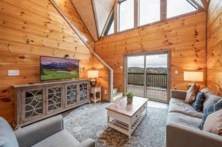 Blue Ridge Bliss Luxury Cabin with Indoor Pool - Sevierville - 4