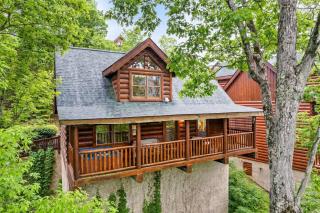 Jazzys Cajun Cabin Hot Tub Community Pools - Sevierville - 3
