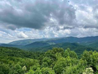 Panoramic Vista Gatlinburg Hot Tub Community Pool Access - 4