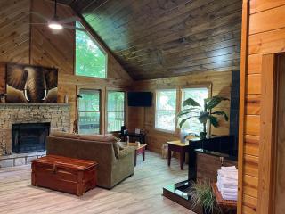 Jungle Fever Honeymoon Cabin Hot Tub - Sevierville - 6
