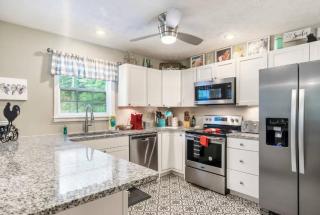 Farmers Daughter Located near Gatlinburg - Sevierville - 1