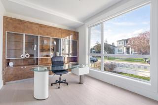 Centrally Located Luxury Home with Views and Cinema - Vancouver - 9