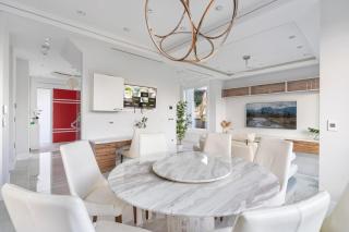 Centrally Located Luxury Home with Views and Cinema - Vancouver - 3