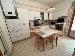 Leopardi 81 - 400 mt dall' AUTODROMO F1 - 0