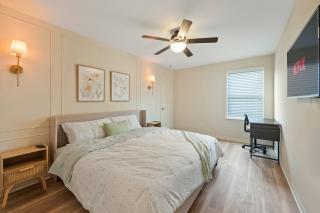 IAH 6 Miles Spacious 5 Bedroom Home with 3 King Beds - Humble - 8