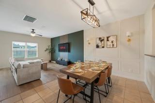IAH 6 Miles Spacious 5 Bedroom Home with 3 King Beds - Humble - 2