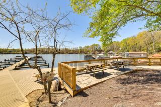 Walk to Lake Access Serene Family Retreat with Deck - Mineral - 8