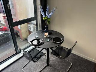 1 Bed Flat, with Juliet Balcony - Birmingham - 1