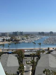 Oceanfront Bliss, Beach & Marina Views, Roomy 1BR - Los Angeles - 4