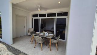 Large ocean view garden apartment with private pool - 9