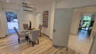 Large ocean view garden apartment with private pool - 2