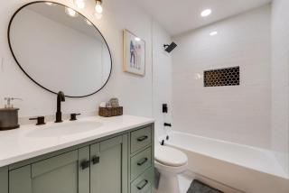 Cozy 5BR Pool House with Hot Tub Near The Lake - 5