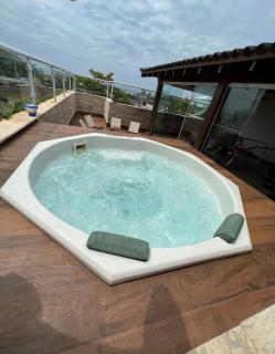 Cobertura com jacuzzi na enseada - 4