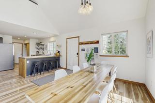 Cozy Coast Modern - 2