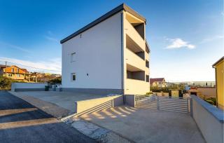Lovely Apartment In Gornji Karin - 9
