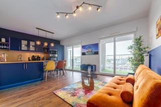 Chic & Cosy - Private Parking - Between Paris & DisneyLand - 5min TrainStation, Big Mall - 4