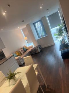 Wimbledon-Colliers Wood Station - 1