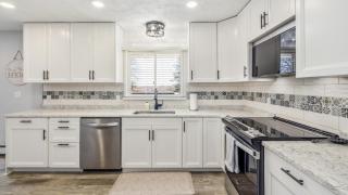 Lake Shore Luxury - Escanaba - 6