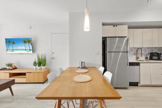 Coastal Luxe Residences - Premium Suites with Pool and Water Views - Hallandale Beach - 4