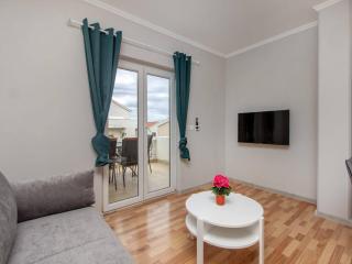 Inviting holiday apartment in Tribunj - Tribunj - 5