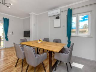 Inviting holiday apartment in Tribunj - Tribunj - 9