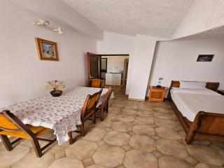 Spacious apartment in Tribunj - Tribunj - 3