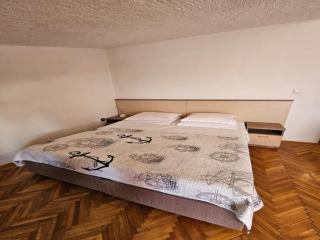 Spacious apartment in Tribunj - Tribunj - 8