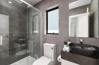 Modern Home in Fawkner - Melbourne - 5