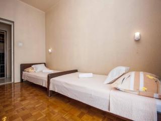 One-bedroom apartment near beach - Brodarica - 2