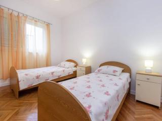 Spacious and serene apartment in Tribunj - Tribunj - 3