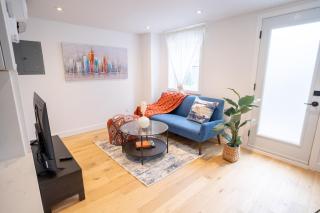 Superb 2 Bed Downtown 2min to METRO - Montreal - 0