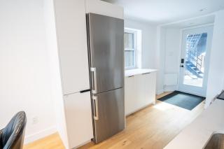 Superb 2 Bed Downtown 2min to METRO - Montreal - 3