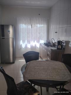 Casa com ar no quarto garagem espaço que cabe uma camionete cozinha completa - Sinop - 2