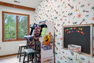 Luxury Bay Family Fun - 5BR, Game Rm, Theater, PingPong w WaterViews - Saint Leonard - 3