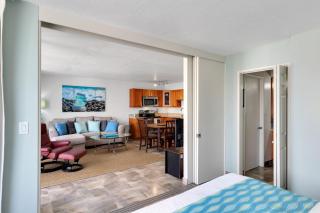 31st-Floor Oceanview Oasis -- Steps to Waikiki Beach with Free Parking (13112) - Honolulu - 2