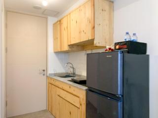 Minimalist Studio Room at Tokyo Riverside PIK 2 Apartment By Travelio - 5