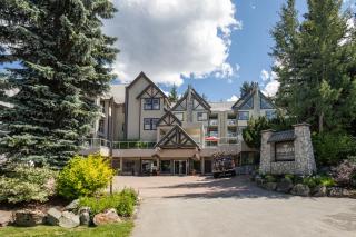 2BR and Loft in Wildwood Lodge, Mountain Views, Close to Ski Hill, Common Hot Tub, Fireplace, Parking - 1