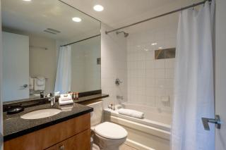 2BR + Loft & Sofabed Tyndall Stone Lodge Mountain Views Pool, Hot Tub & Free Parking - Whistler - 1