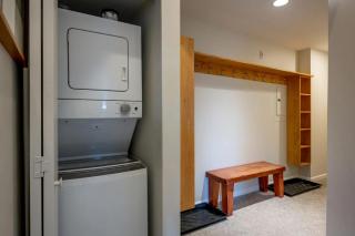 2BR + Loft & Sofabed Tyndall Stone Lodge Mountain Views Pool, Hot Tub & Free Parking - Whistler - 7
