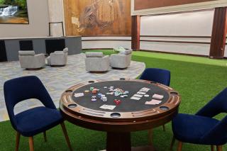 Indy Urban Nest - Sleeps 8 - Skywalk Access - Convention Center - Stadium - 8