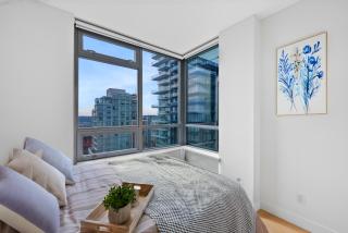 Sky High 2 Bedroom Retreat Downtown and Panoramic Views - Vancouver - 3
