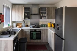 3BR House By Amara Apartments Short Term Rental Agency Coventry Near The Ricoh Arena - 8