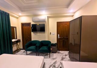 Blue Sky Hotel - 1